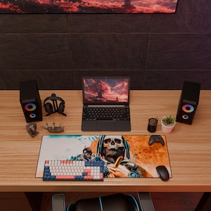 Op de afbeelding: Een set van drie keramische mokken met een gespikkelde, matte afwerking. Elke mok heeft een andere kleur: lichtblauw, crème en grijs. De mokken hebben een eenvoudig, modern ontwerp met een afgeronde vorm en een oor.