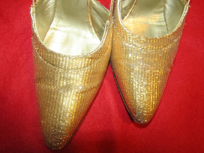 Magnin /& Co---Size 6 AA 1950/'s1960/'s Ladies GOLD La.me Pointy Toe PUMPS by J.Miller Shoes For I