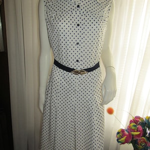 1960's Ladies Sleeveless Poly Knit Blue/White POLKA DOT A-Line DRESS---No Label
