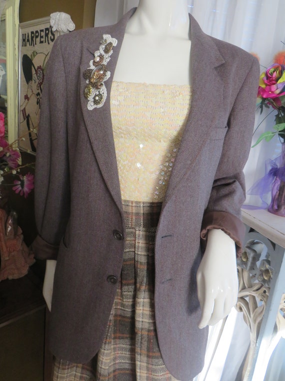 Vintage BROWN GRAY BLAZER With Applique On Lapel-… - image 3