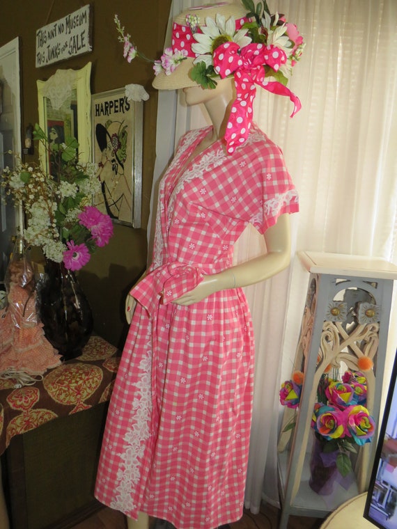 1950s' Ladies Pinks And White FLORAL/CHECKERED Wr… - image 3