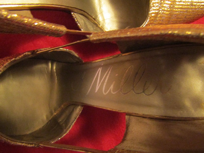Magnin /& Co---Size 6 AA 1950/'s1960/'s Ladies GOLD La.me Pointy Toe PUMPS by J.Miller Shoes For I