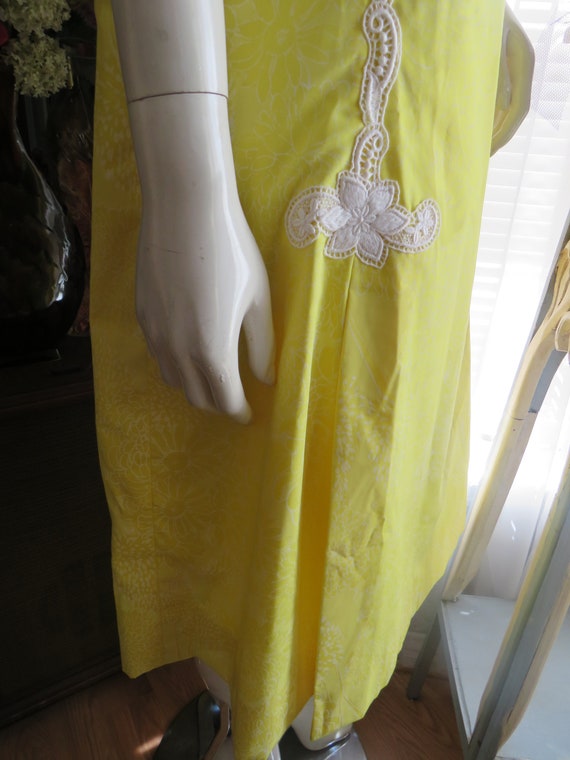 1950s'/60s' Sleeveless YELLOW/WHITE Shift Style D… - image 7