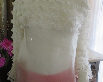 1950s' Off-WHITE Lace RUFFLED BLOUSE-----No Label/Size Tag