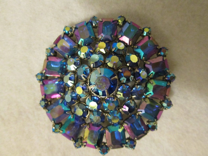 Vintage Round BLUE Iridescent Glass Stone BROOCH