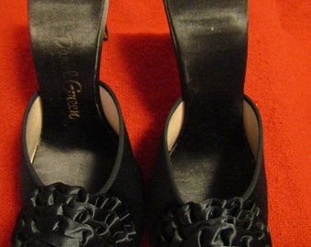 1950s' BLACK SATIN Curly Bow SLIPPERS by Daniel Green----Size 7