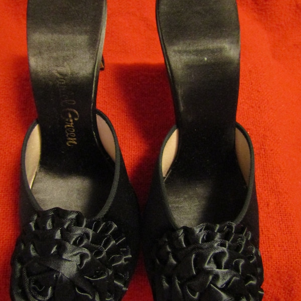 1950s' BLACK SATIN Curly Bow SLIPPERS by Daniel Green----Size 7