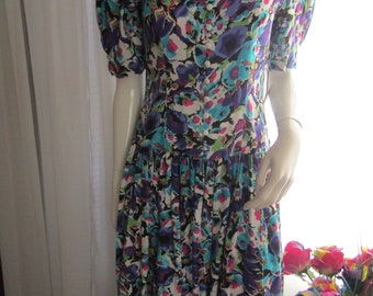 1980s COLORFUL FLORAL Mid Sleeve DRESS by Erika's Place---Size 5/6