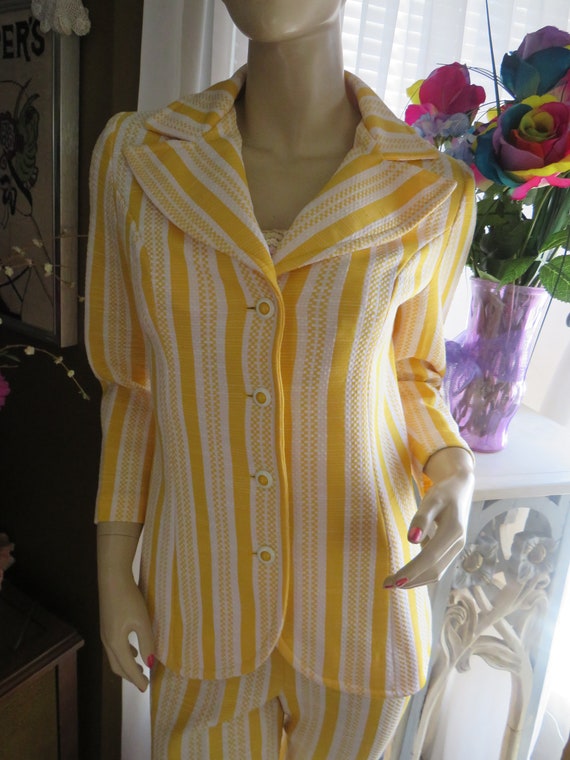 1960s' Bright YELLOW And WHITE Abstract PANTSUIT … - image 2