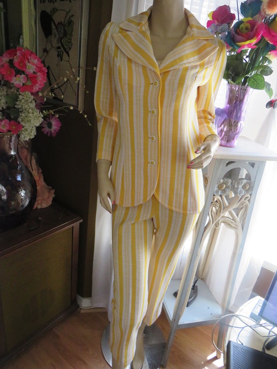 1960s' Bright YELLOW And WHITE Abstract PANTSUIT … - image 1