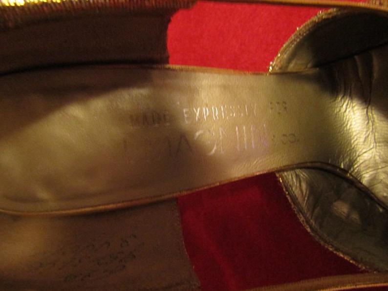 Magnin /& Co---Size 6 AA 1950/'s1960/'s Ladies GOLD La.me Pointy Toe PUMPS by J.Miller Shoes For I