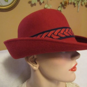 1960&#39;s Ladies Wool Dark ORANGE Big BRIM Banded HAT by Bullock&#39;s of California