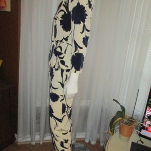 80's or 90's Ladies Black and Cream FLORAL PANTSUIT by MOSCHINOSize 6 image 4