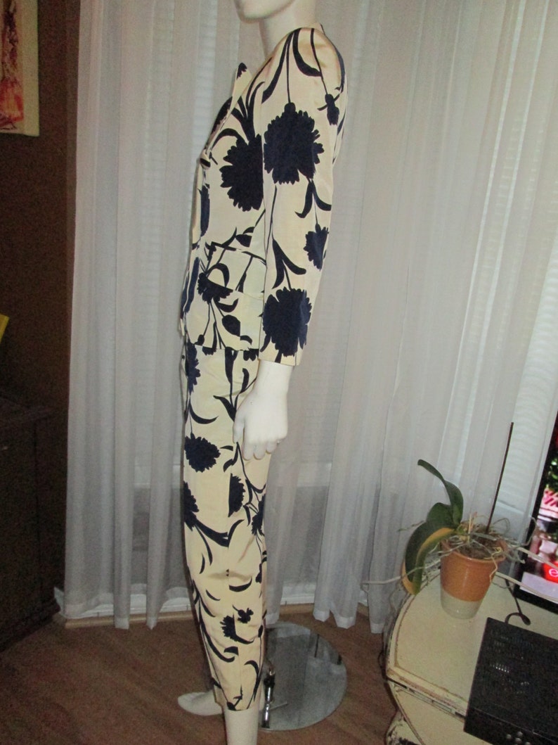 80's or 90's Ladies Black and Cream FLORAL PANTSUIT by MOSCHINOSize 6 image 4