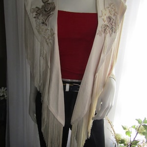 1980s&#39; Cream Fringed Small Appliqued SHAWL/CAPE/PONCHO By Ann &#39; N&#39; Eve of California
