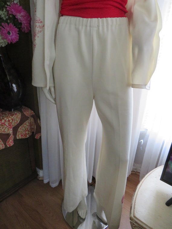 1970s' Ladies Off-WHITE  PANTSUIT With GRAPHIC Ar… - image 8