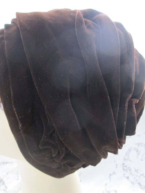 1950's GIMBELS's Lady's BROWN Velveteen Turban HAT - image 3