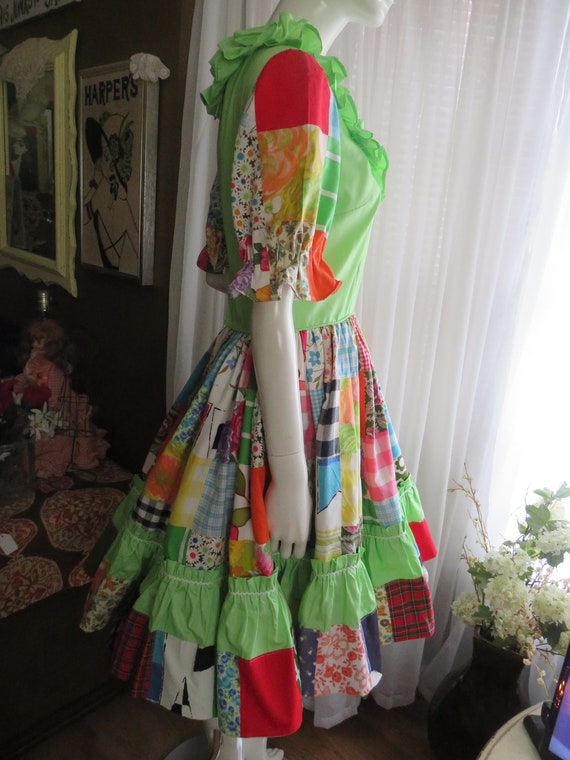 1960s' COLORFUL PATCHWORK Gathered DRESS----No La… - image 6