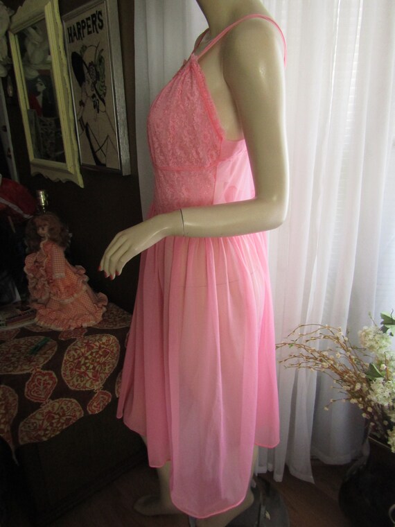 1950's/1960's Ladies PINK Nylon/LACE GOWN--- Size… - image 3