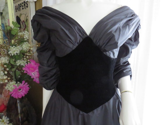 Vintage BLACK PUFFY Sleeve Big Skirt DRESS----No … - image 10