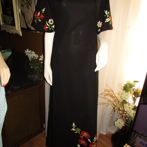 1960s'/1970s' BLACK/Stitched Floral Decor DRESSNo Label/Size image 2