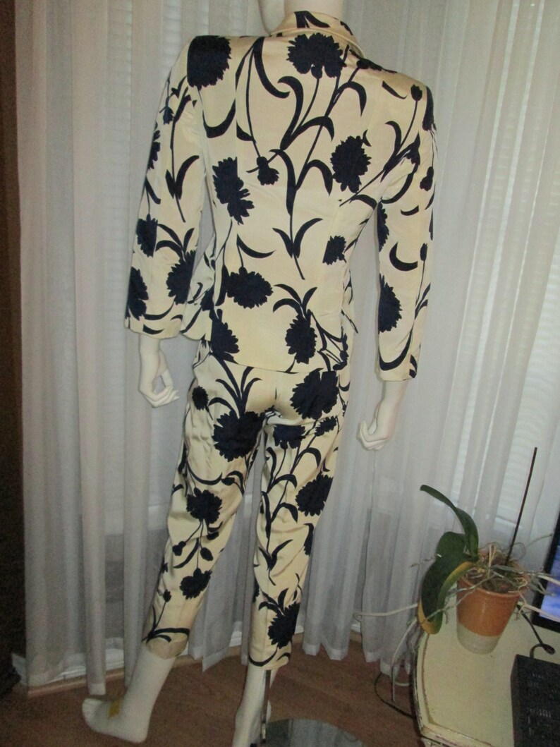 80's or 90's Ladies Black and Cream FLORAL PANTSUIT by MOSCHINOSize 6 image 3