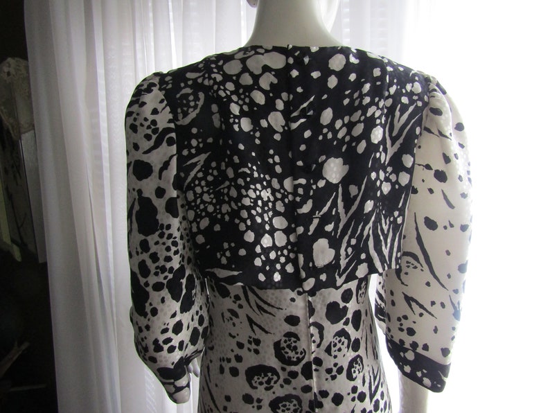 1980s' BLACK And WHITE Abstract Print Silk DRESS By Pauline TrigereNo Size Tag image 7