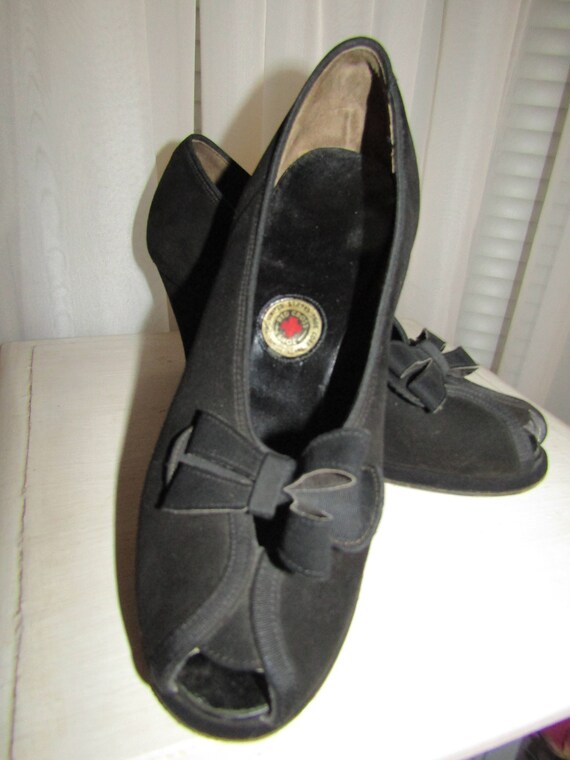 1940s' Ladies Peep BLACK SUEDE PUMPS by United St… - image 5