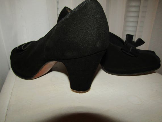 1940s' Ladies Peep BLACK SUEDE PUMPS by United St… - image 3