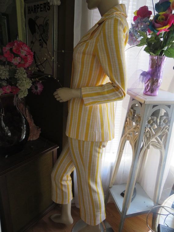 1960s' Bright YELLOW And WHITE Abstract PANTSUIT … - image 5