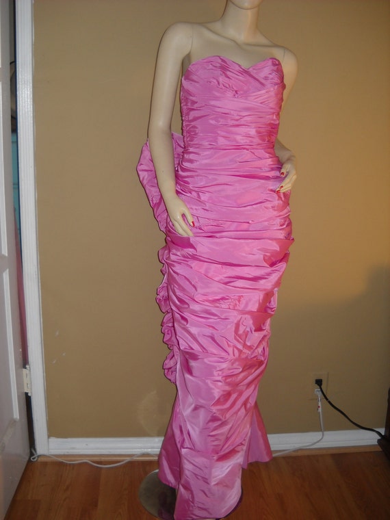 1980's VICTOR COSTA Pink Ruffle Back Taffeta Stra