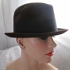 1960s&#39; Male Dark BROWN Felt HAT With Black Band by WRIGHT