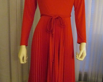 1970s' SIGNOR of California Red PLEATED Skirt DRESS----Size 8 Petite