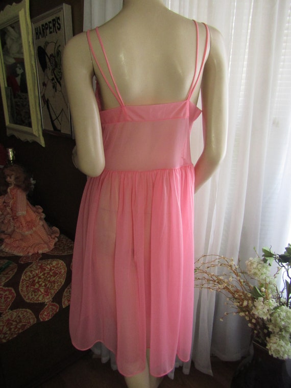 1950's/1960's Ladies PINK Nylon/LACE GOWN--- Size… - image 4