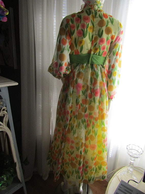 1960's Ladies Long Sleeve Bright Spring FLORAL DR… - image 3