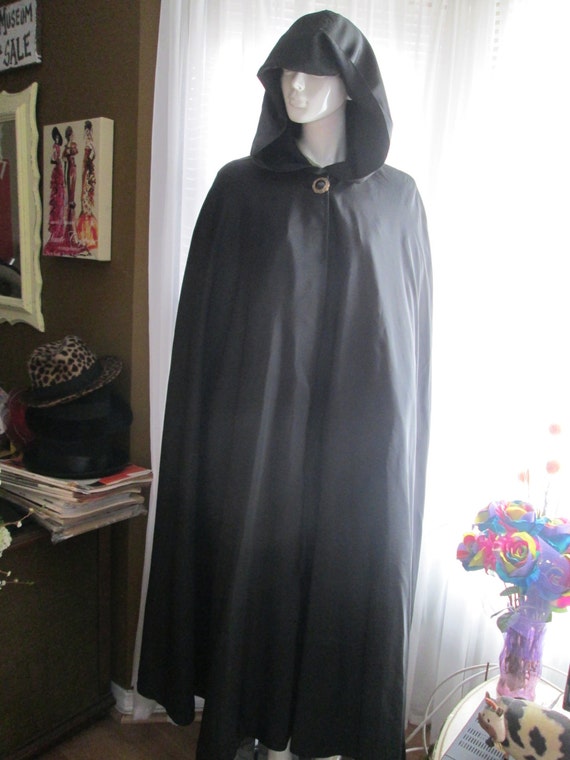 1960s' Ladies BLACK Flowing HOODED CAPE--- No Labe