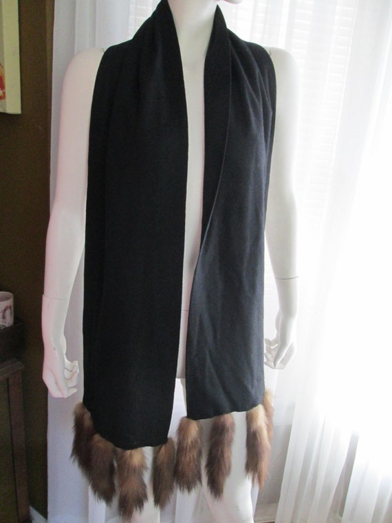 1950's Ladies Black Wool FOX TAIL SHAWL/Wrap---- N