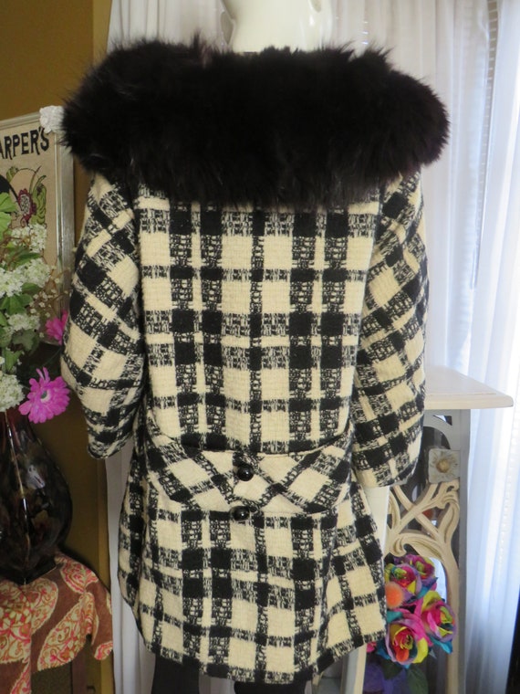 1960s' Ladies BLACK/WHITE Plaid COAT With Black F… - image 7