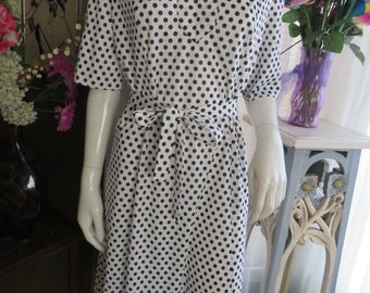 1970s' Black /white POLKA-DOT Short Sleeve Dress---no Label