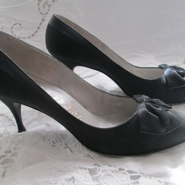 1960's BLACK Sateen PUMPS With Bow by DELMAN Paris/New York/London---Size 8 1/2AA