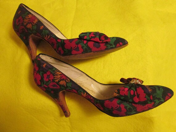 Vintage Ladies FLORAL PUMPS With Bow/Rhinestones … - image 2