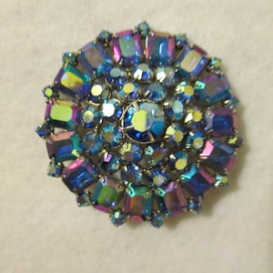 Vintage Round BLUE Iridescent Glass Stone BROOCH