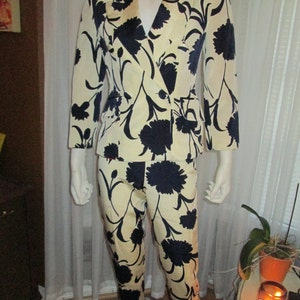 80&#39;s or 90&#39;s Ladies Black and Cream FLORAL PANTSUIT by MOSCHINO---Size 6