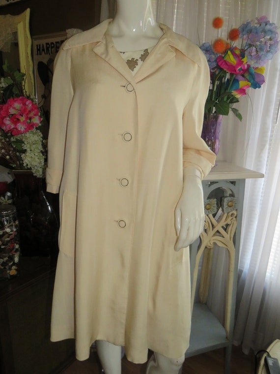 1940s'/50s' Ladies CREAM SILK Flare Style COAT By… - image 1