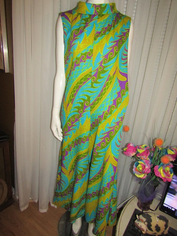 1960's Ladies Sleeveless Colorful EXOTIC Print Pan