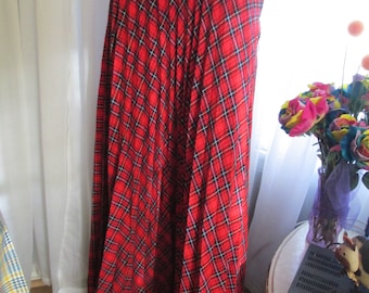 Vintage Ladies Floor Length Black/Red/White PLEATED SKIRT---No Label/Size 13/14