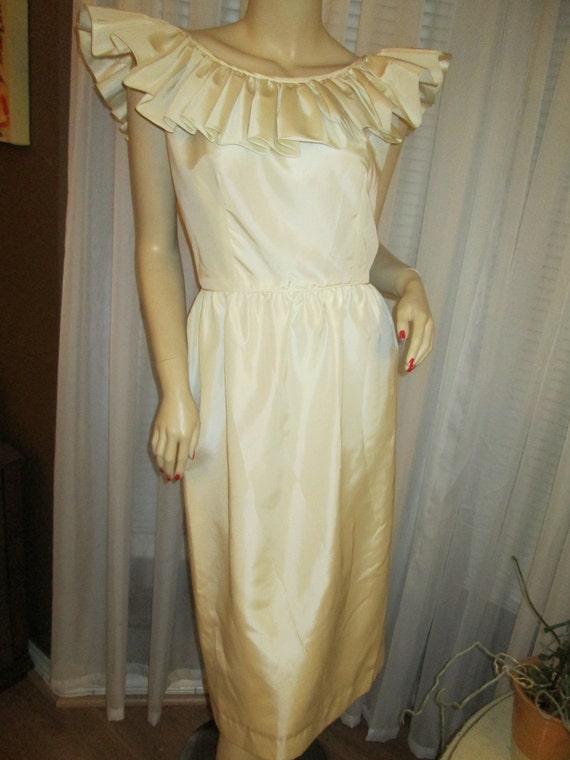 1960's Ladies CREAM Ruffled Collar Satin COCKTAIL 