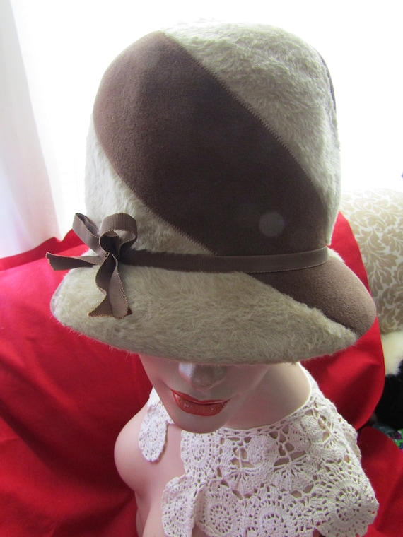Vintage Ladies Brown/light TAN FUZZY Felt HAT With Bow by  display picture 3