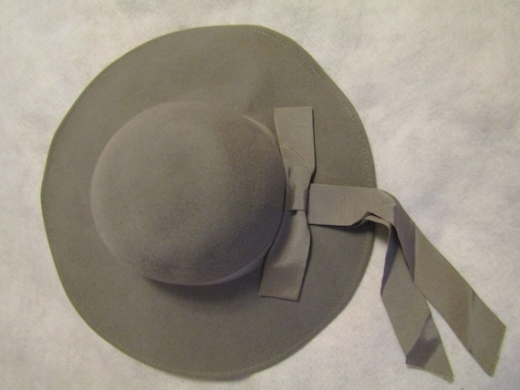 1950's Ladies Wool Wide Brim GRAY HAT With Band b… - image 1