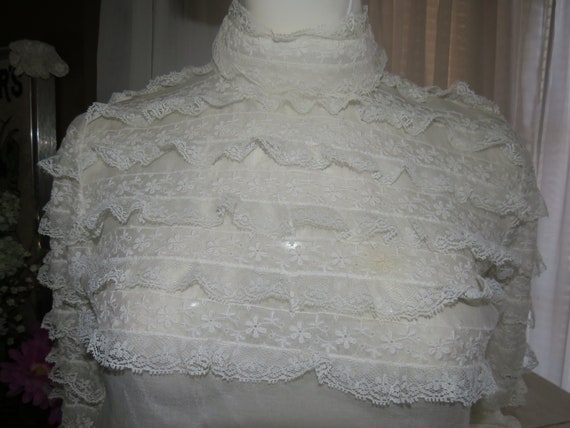1950s' Off-WHITE Lace RUFFLED BLOUSE-----No Label… - image 2